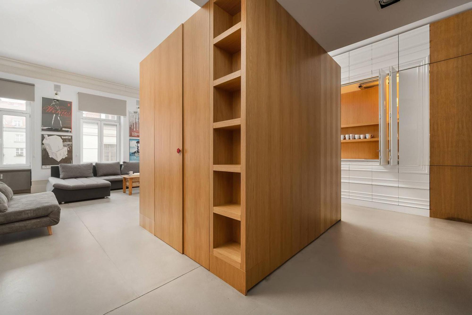 Unique And Bright Library Near Old Town In By Renters