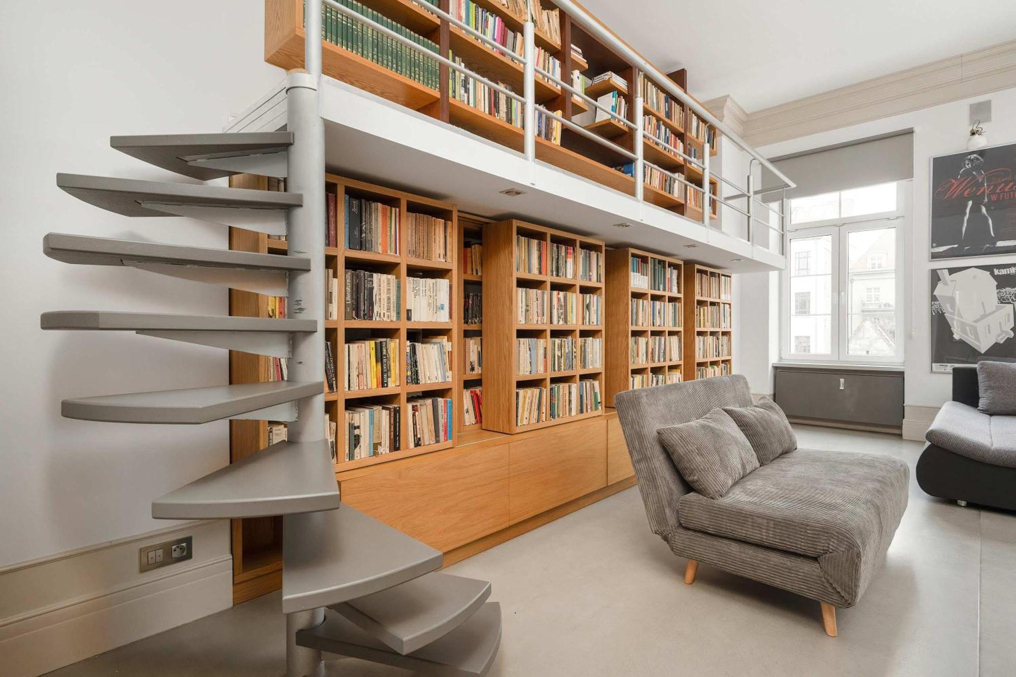 Unique And Bright Library Near Old Town In By Renters *