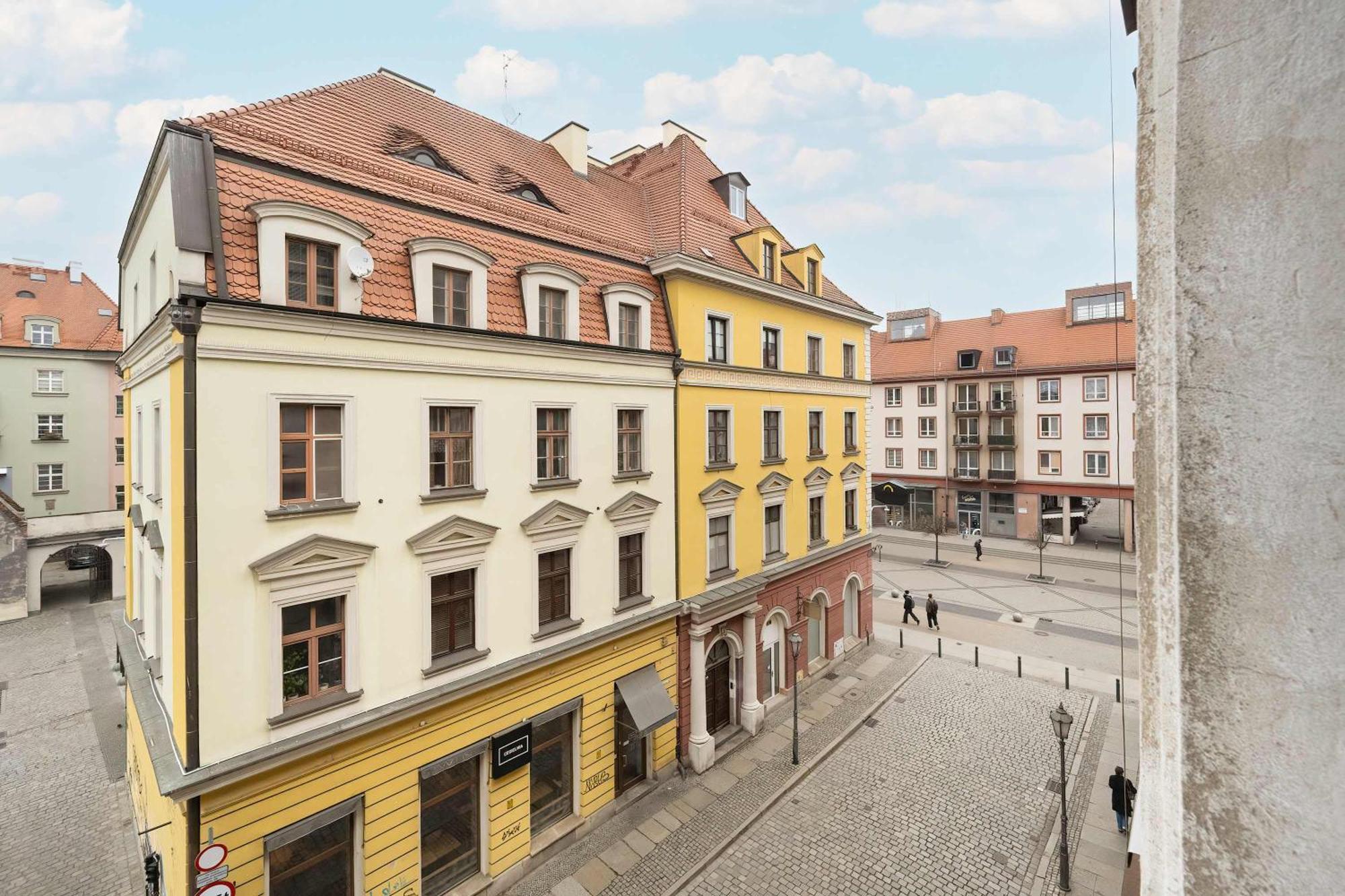 Unique And Bright Library Near Old Town In By Renters Apartament